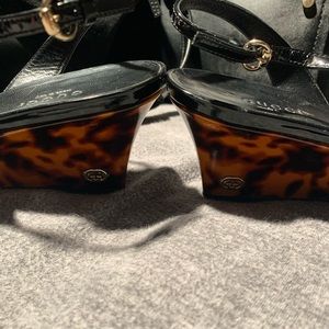 Gucci patent tortoise shell wedge